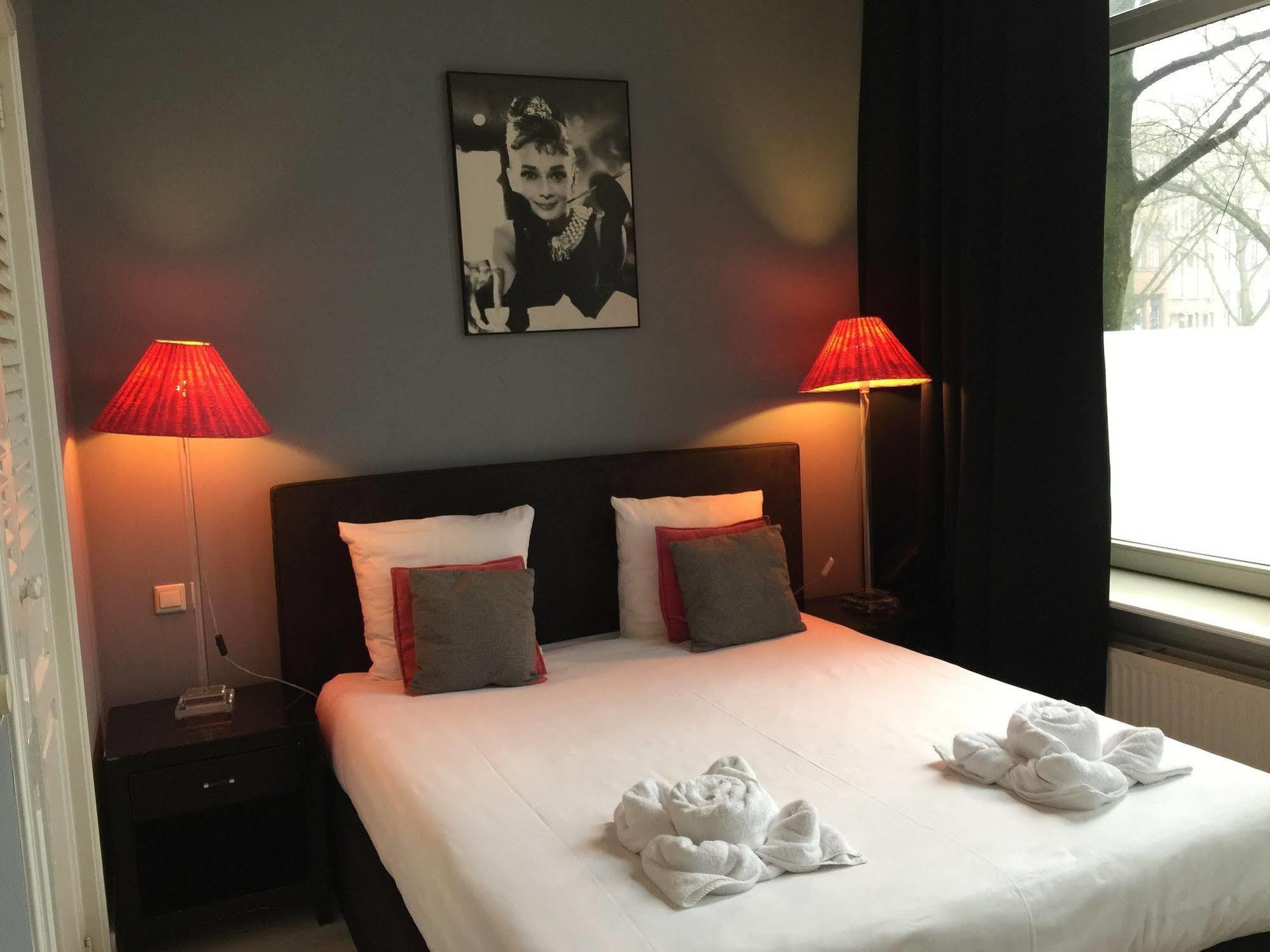 Nine-T-Teen Bed And Boutique Άμστερνταμ Εξωτερικό φωτογραφία