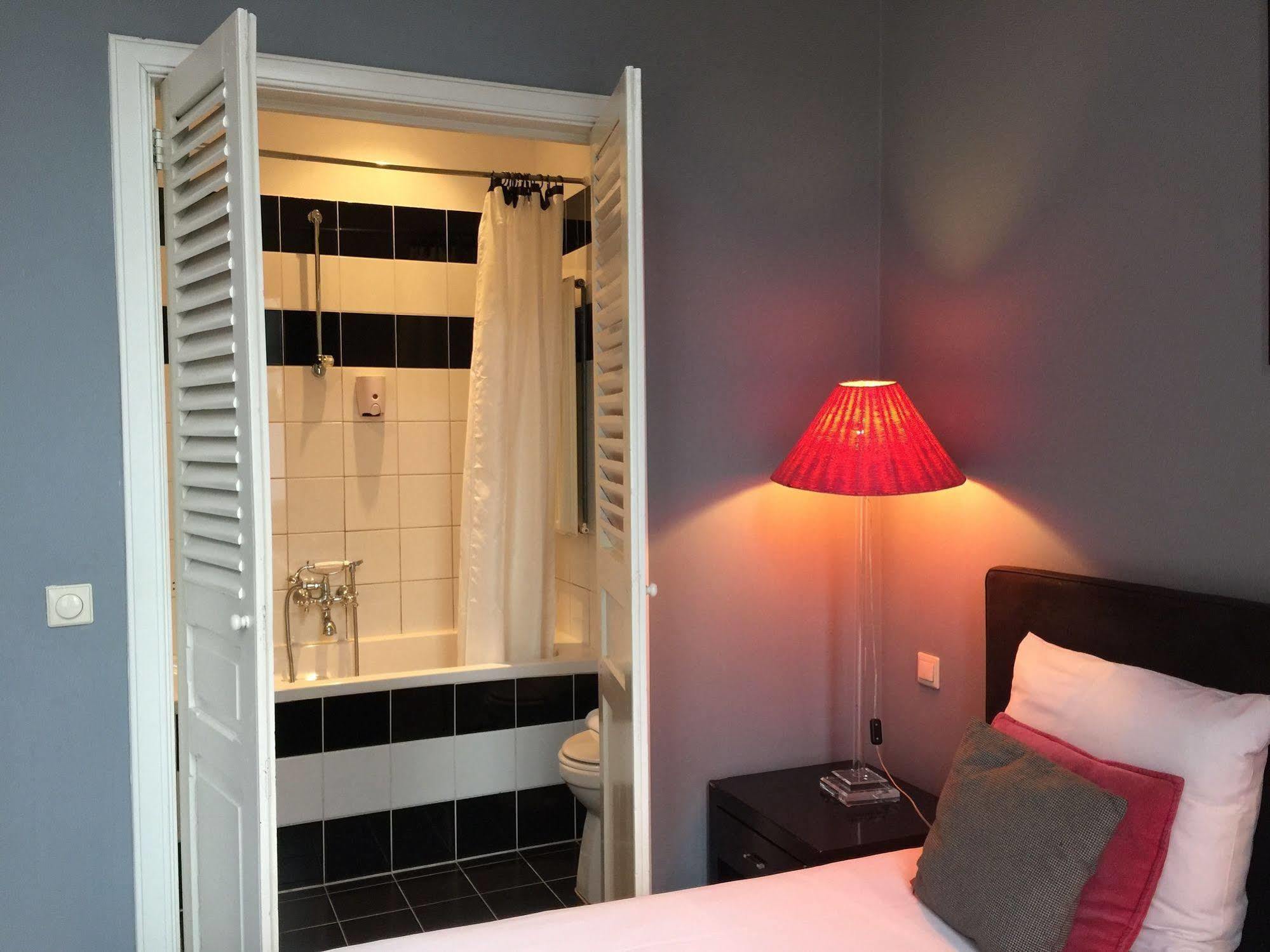 Nine-T-Teen Bed And Boutique Άμστερνταμ Εξωτερικό φωτογραφία